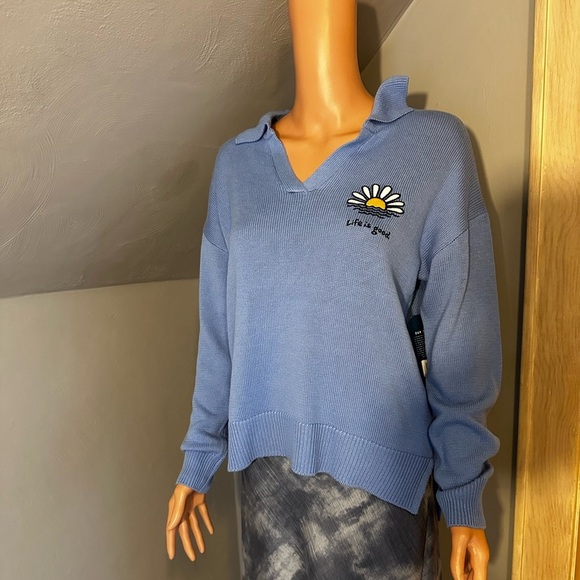 Life is Good Collared V-Neck Sweater Blue Daisy Graphic Pullover Size Medium NWT - Picture 2 of 6